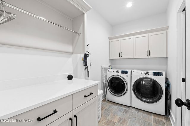 100 Sparrow Ln, Fisherville, KY 40023