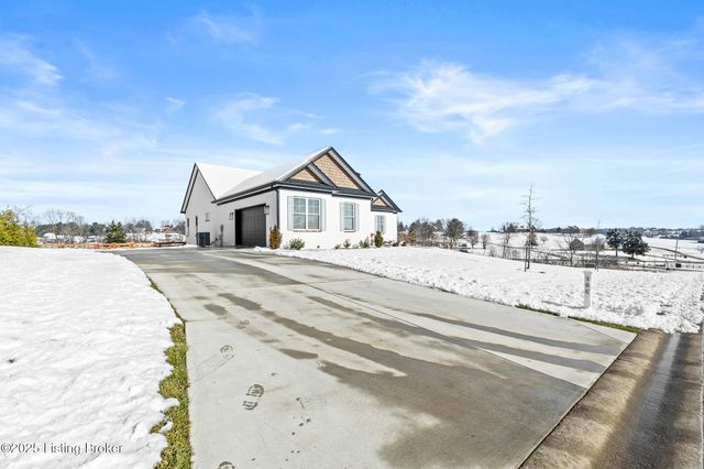 100 Sparrow Ln, Fisherville, KY 40023