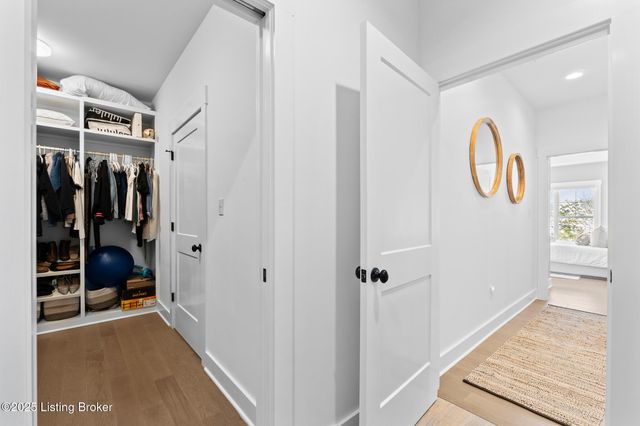 100 Sparrow Ln, Fisherville, KY 40023