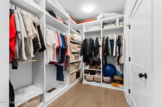 100 Sparrow Ln, Fisherville, KY 40023