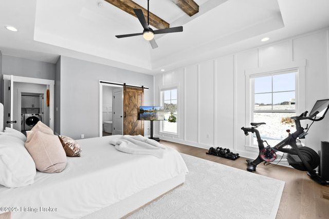 100 Sparrow Ln, Fisherville, KY 40023