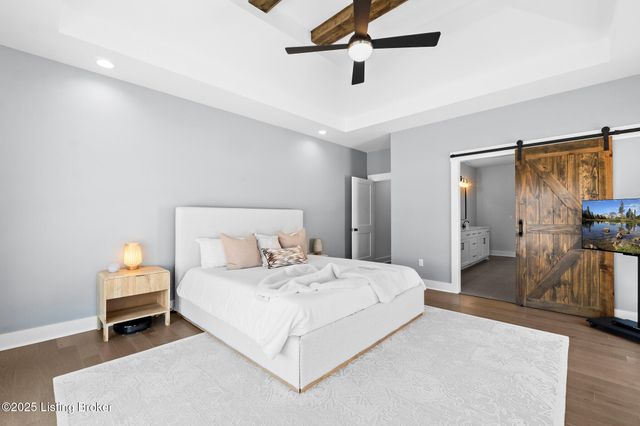 100 Sparrow Ln, Fisherville, KY 40023