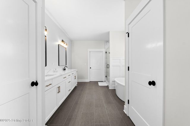 100 Sparrow Ln, Fisherville, KY 40023