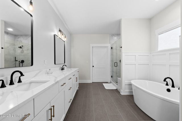 100 Sparrow Ln, Fisherville, KY 40023