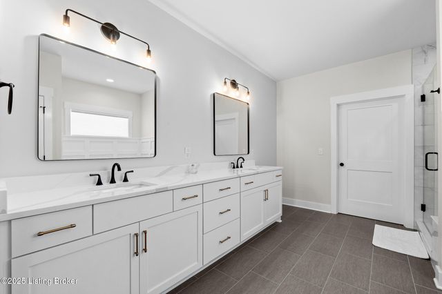 100 Sparrow Ln, Fisherville, KY 40023