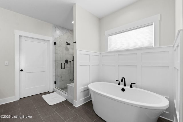 100 Sparrow Ln, Fisherville, KY 40023