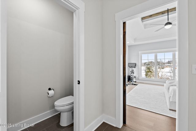 100 Sparrow Ln, Fisherville, KY 40023