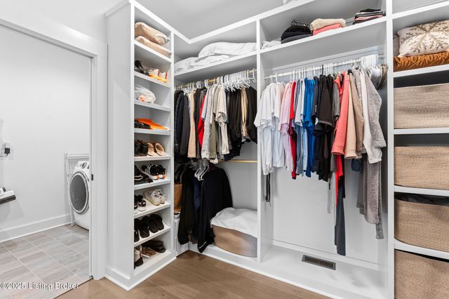 100 Sparrow Ln, Fisherville, KY 40023