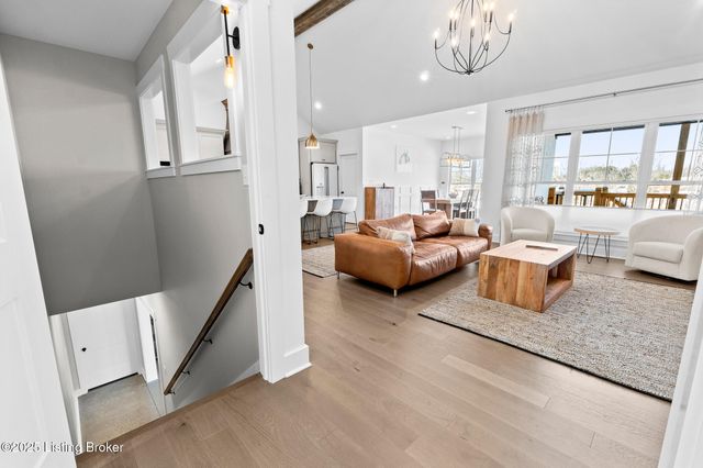 100 Sparrow Ln, Fisherville, KY 40023