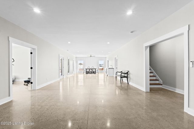 100 Sparrow Ln, Fisherville, KY 40023