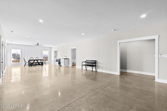 100 Sparrow Ln, Fisherville, KY 40023