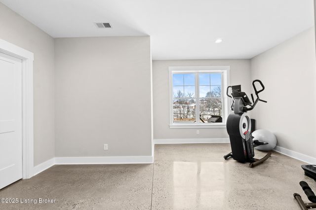 100 Sparrow Ln, Fisherville, KY 40023