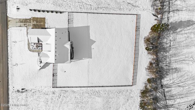 100 Sparrow Ln, Fisherville, KY 40023