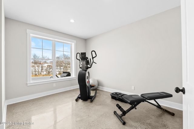 100 Sparrow Ln, Fisherville, KY 40023