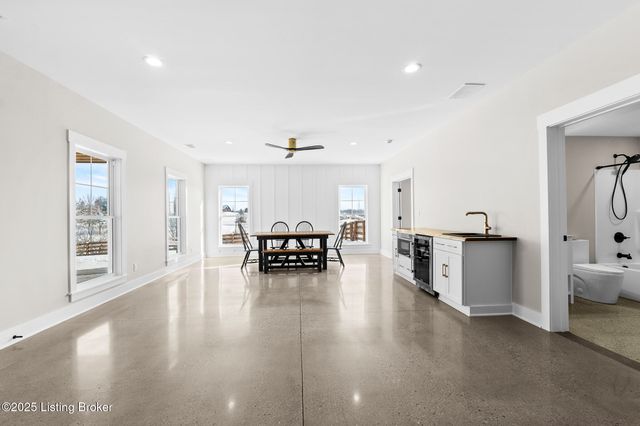 100 Sparrow Ln, Fisherville, KY 40023