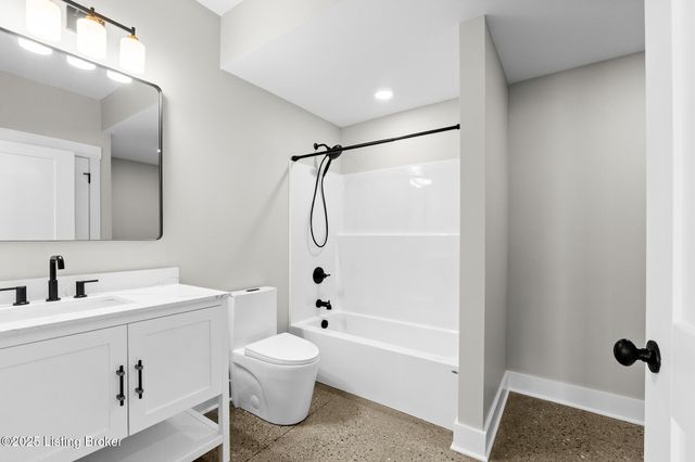 100 Sparrow Ln, Fisherville, KY 40023