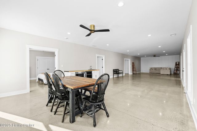 100 Sparrow Ln, Fisherville, KY 40023