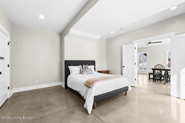 100 Sparrow Ln, Fisherville, KY 40023