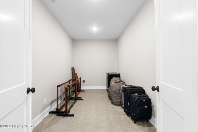 100 Sparrow Ln, Fisherville, KY 40023