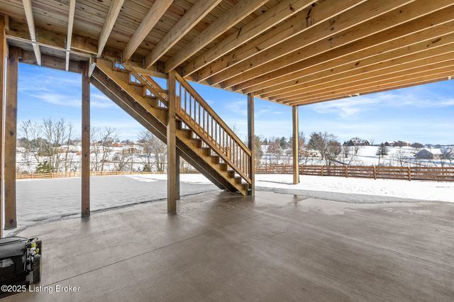 100 Sparrow Ln, Fisherville, KY 40023