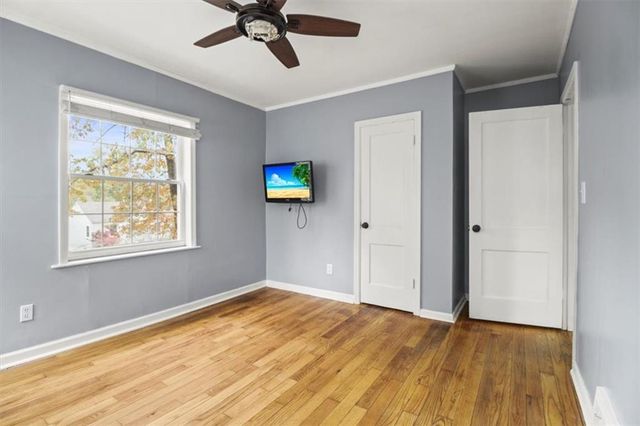 101 E Pocahontas Lane, Kansas City, MO 64114