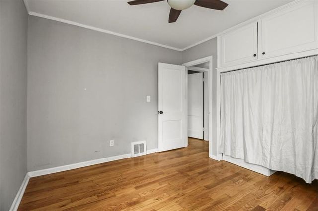 101 E Pocahontas Lane, Kansas City, MO 64114