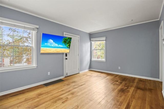 101 E Pocahontas Lane, Kansas City, MO 64114