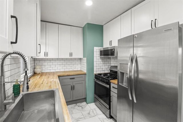 101 E Pocahontas Lane, Kansas City, MO 64114