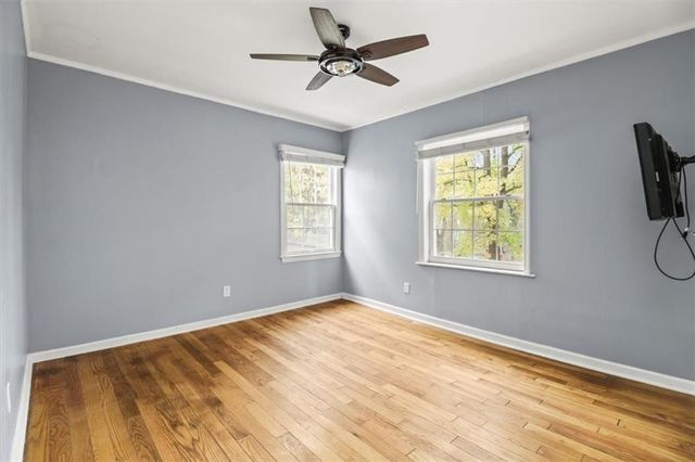 101 E Pocahontas Lane, Kansas City, MO 64114