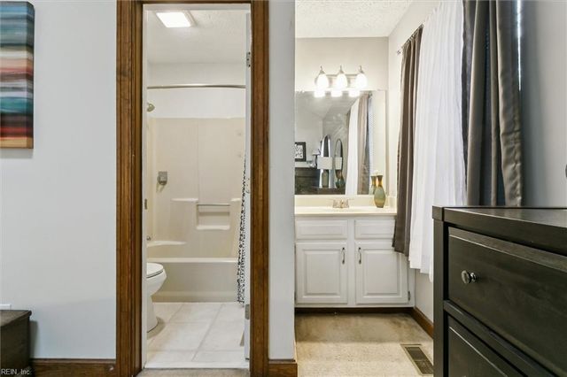 1058 Palmerton DR, Newport News, VA 23602