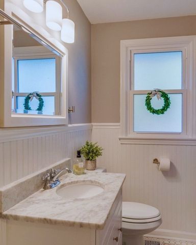 500 Whispering Hills Dr, Nashville, TN 37211