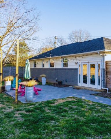 500 Whispering Hills Dr, Nashville, TN 37211