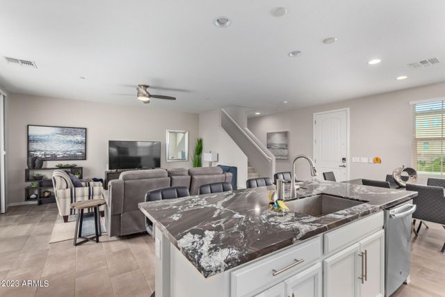 1954 S FOLLETT Way, Gilbert, AZ 85295