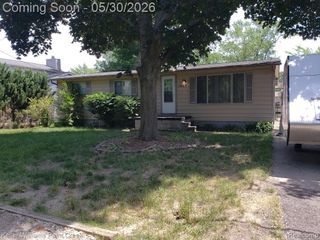 1867 Rustic Lane, Keego Harbor, MI 48320