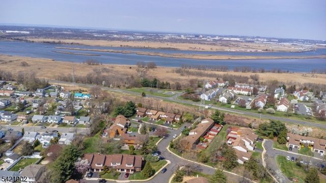 8 Sherbone Pl 8, Sayreville Boro, NJ 08872