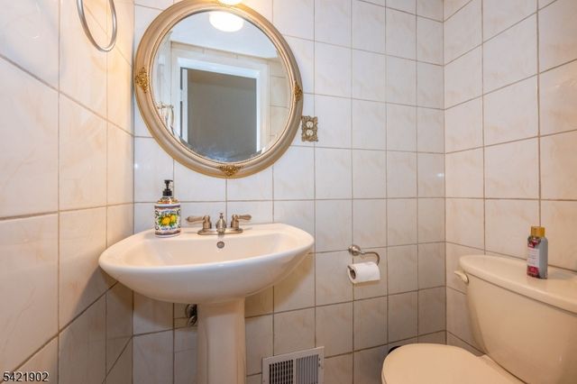 8 Sherbone Pl 8, Sayreville Boro, NJ 08872