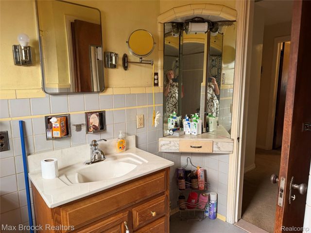 19341 Ohio Street, Detroit, MI 48221