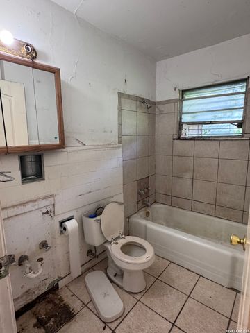 114 Calmar Ct, San Antonio, TX 78220