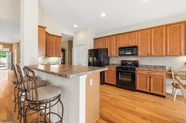 43 Renaissance Blvd, Franklin Twp., NJ 08873