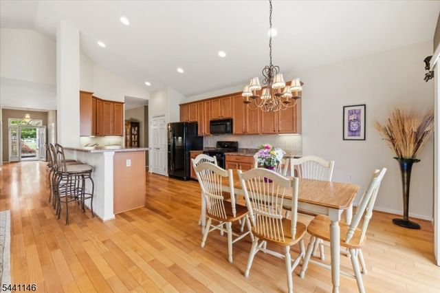 43 Renaissance Blvd, Franklin Twp., NJ 08873