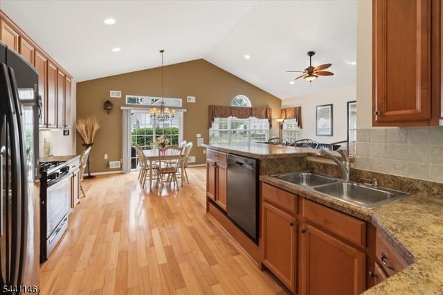 43 Renaissance Blvd, Franklin Twp., NJ 08873