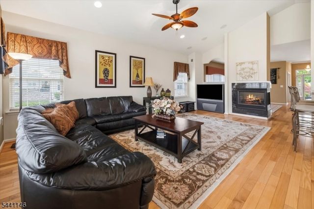 43 Renaissance Blvd, Franklin Twp., NJ 08873