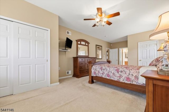 43 Renaissance Blvd, Franklin Twp., NJ 08873