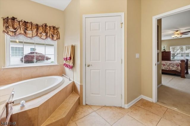 43 Renaissance Blvd, Franklin Twp., NJ 08873