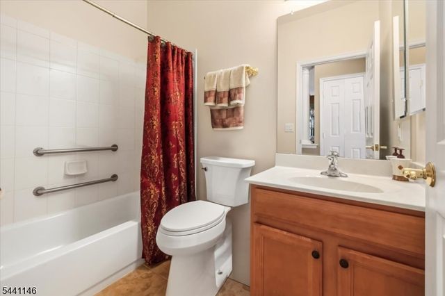 43 Renaissance Blvd, Franklin Twp., NJ 08873