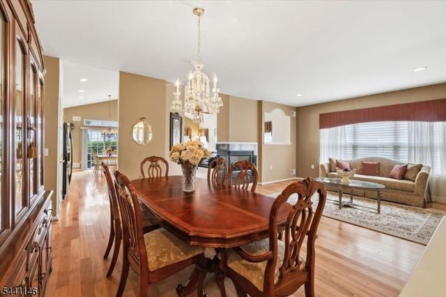 43 Renaissance Blvd, Franklin Twp., NJ 08873