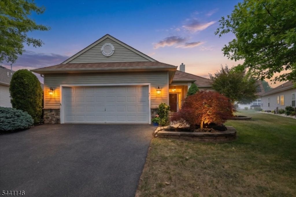 43 Renaissance Blvd, Franklin Twp., NJ 08873