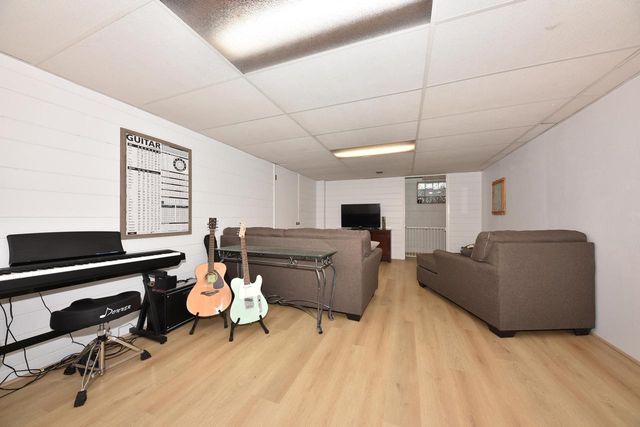 7242 W Bluemound ROAD, Wauwatosa, WI 53213