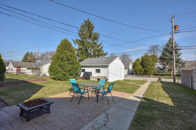 7242 W Bluemound ROAD, Wauwatosa, WI 53213