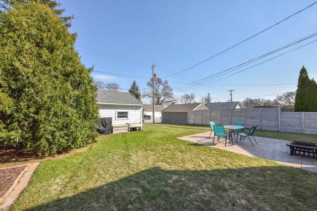 7242 W Bluemound ROAD, Wauwatosa, WI 53213